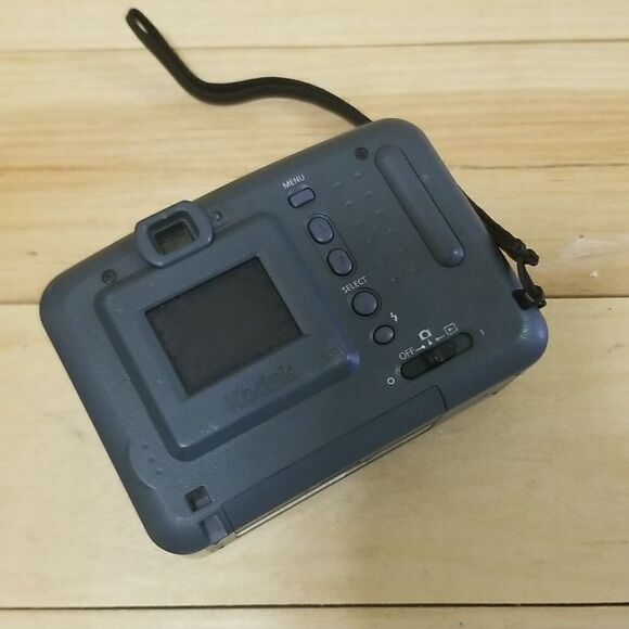 Vintage Kodak Digital Camera 1 Megapixel F3.6 Lens DC3200 - Picture 6 of 7